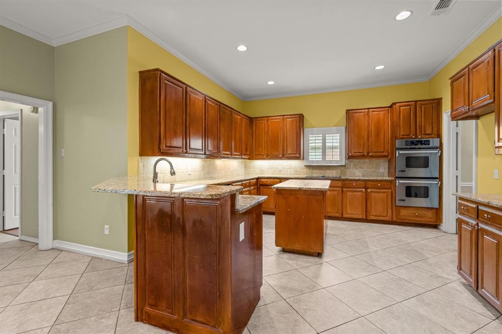 308 Southridge Lakes Parkway Property Photo 19