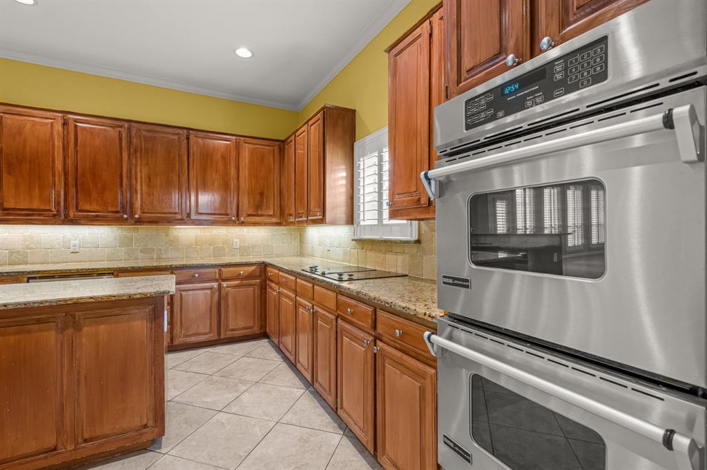 308 Southridge Lakes Parkway Property Photo 20