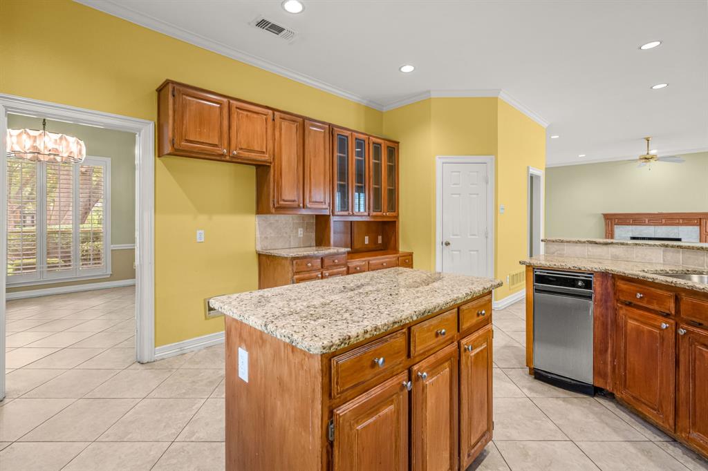 308 Southridge Lakes Parkway Property Photo 21