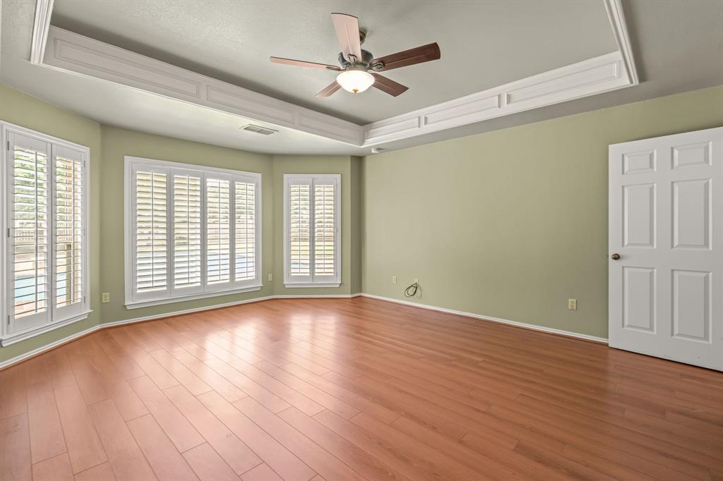 308 Southridge Lakes Parkway Property Photo 22