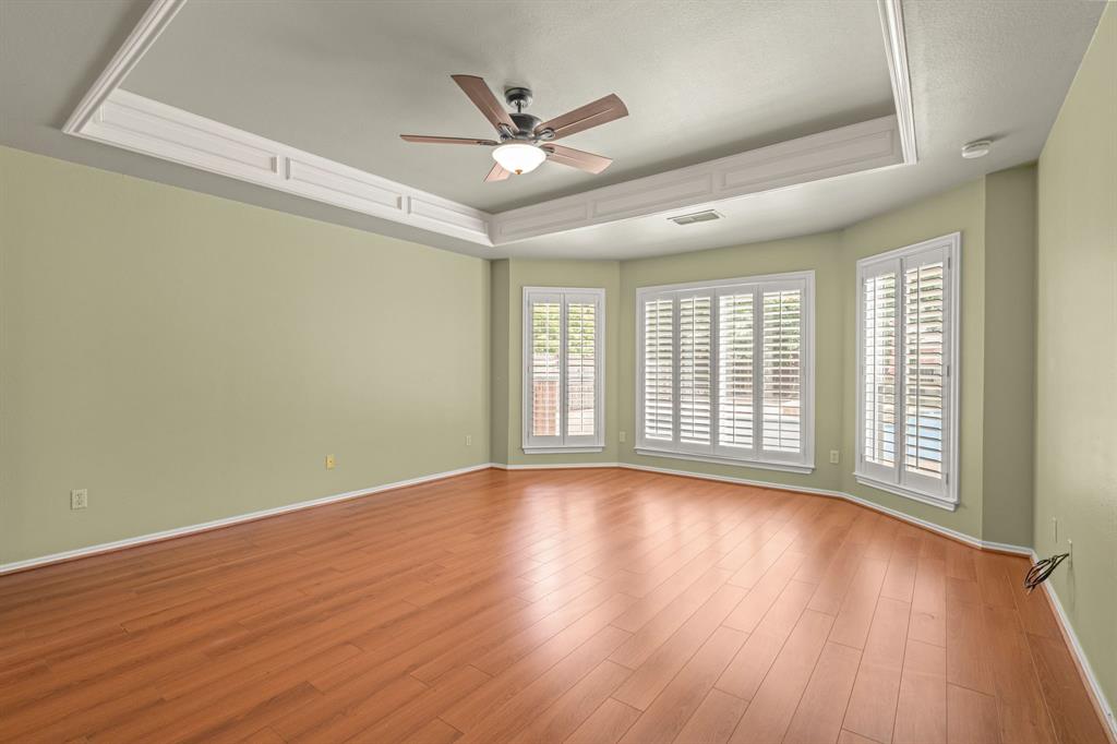 308 Southridge Lakes Parkway Property Photo 23