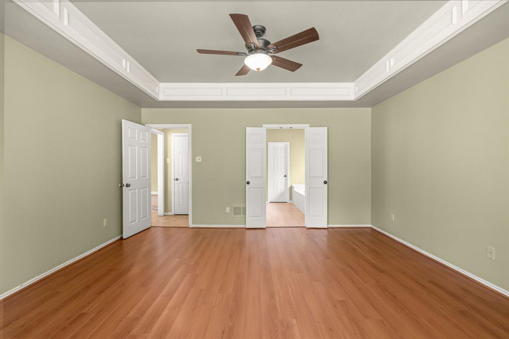 308 Southridge Lakes Parkway Property Photo 24