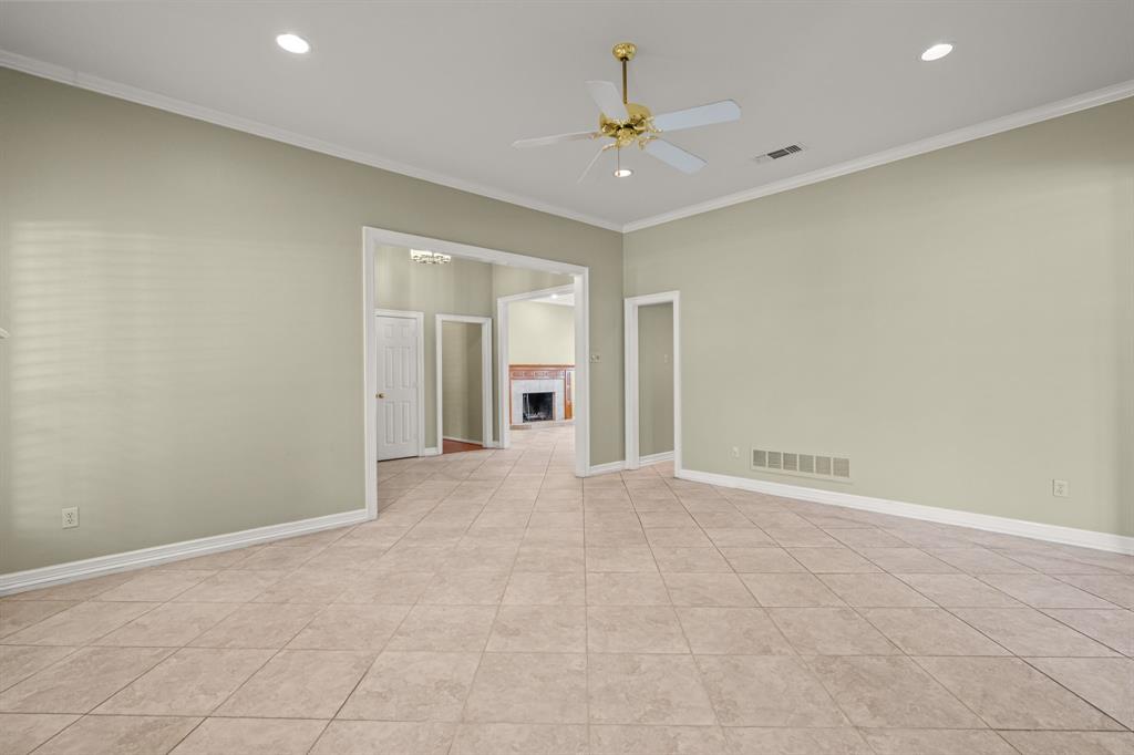 308 Southridge Lakes Parkway Property Photo 25