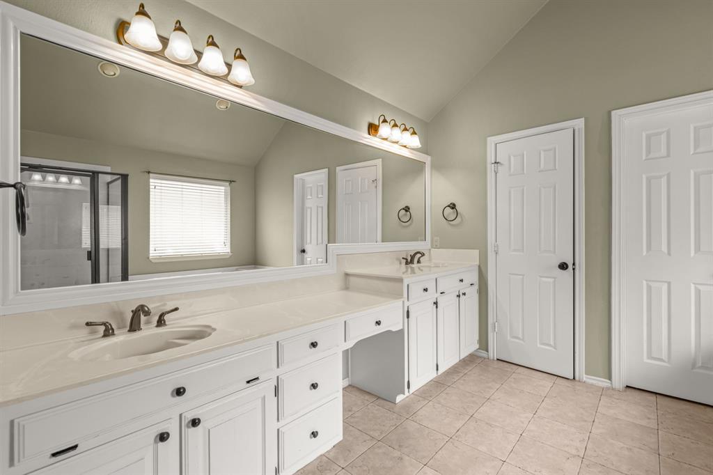 308 Southridge Lakes Parkway Property Photo 26