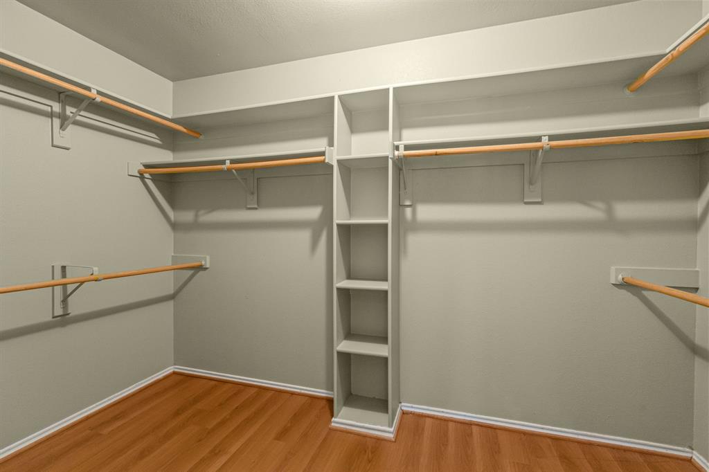308 Southridge Lakes Parkway Property Photo 27