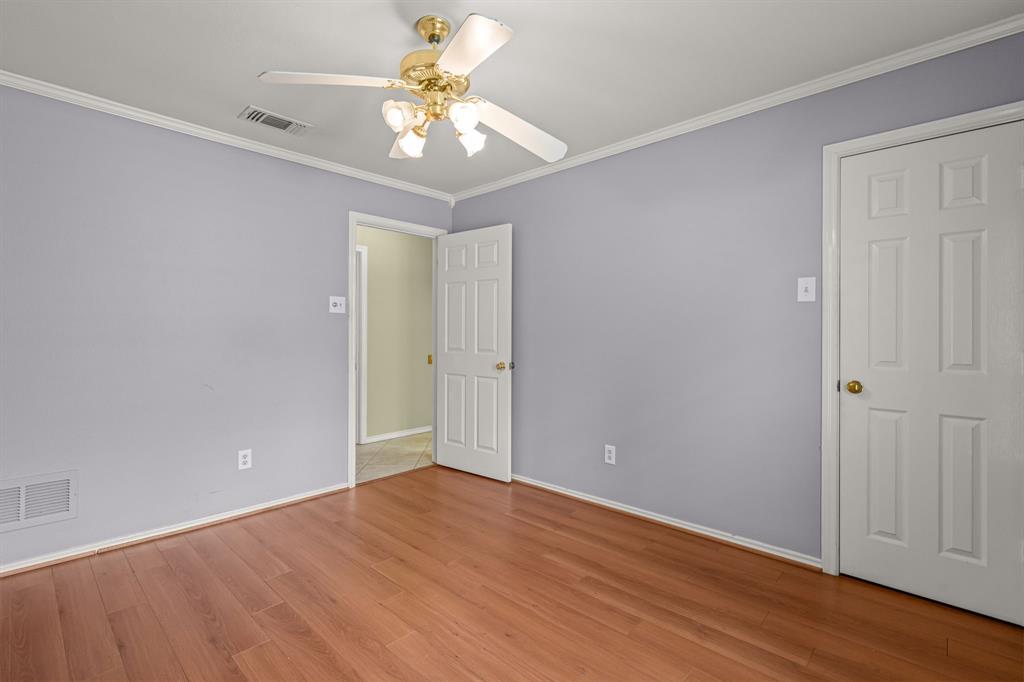 308 Southridge Lakes Parkway Property Photo 29