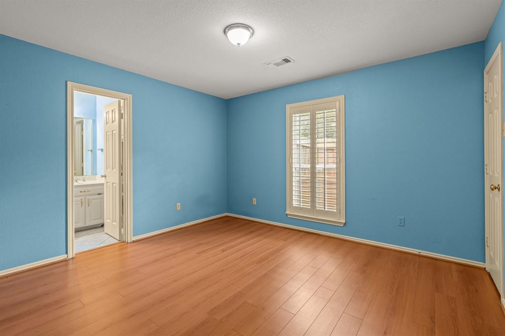 308 Southridge Lakes Parkway Property Photo 31