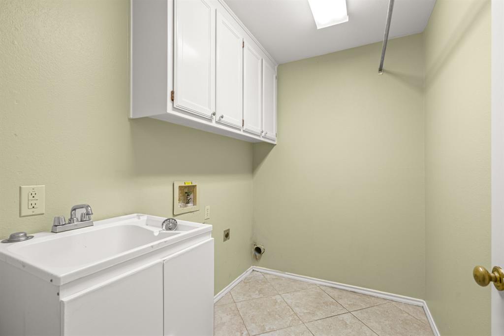 308 Southridge Lakes Parkway Property Photo 34