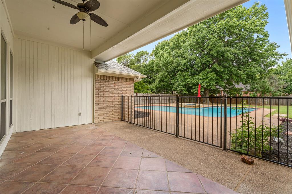 308 Southridge Lakes Parkway Property Photo 35