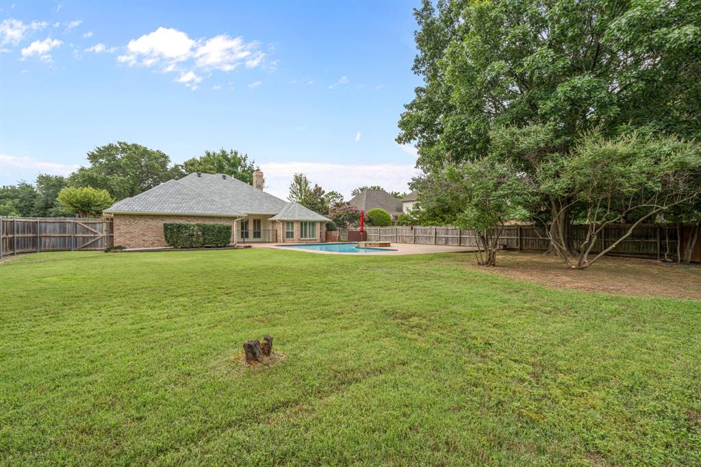 308 Southridge Lakes Parkway Property Photo 36
