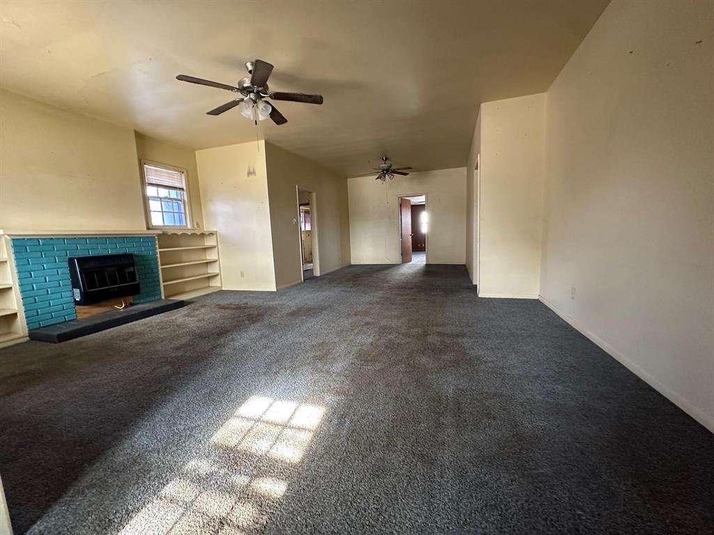 324 W Plum Street Property Photo 7