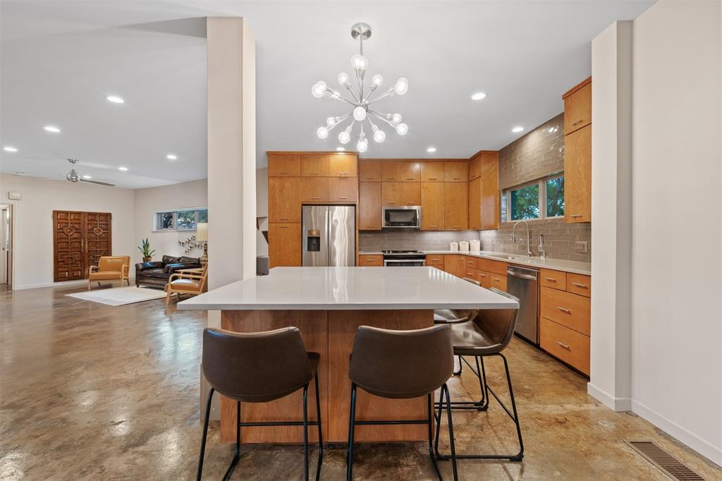 511 Sunset Street Property Photo 8