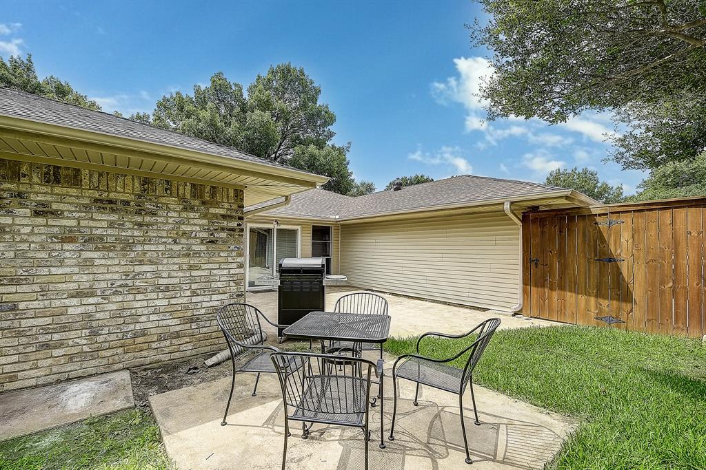 2225 Stone Creek Drive Property Photo 4