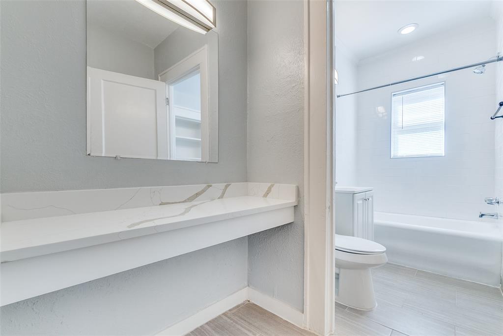 5211 Worth Street Property Photo 14