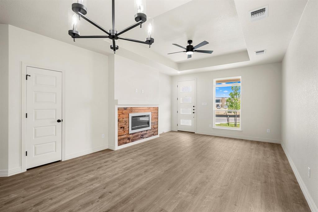 1305 Lone Pine Way Property Photo 3