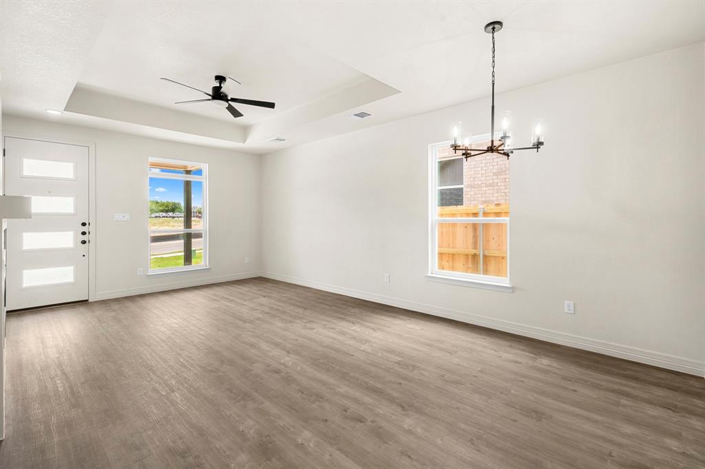 1305 Lone Pine Way Property Photo 4
