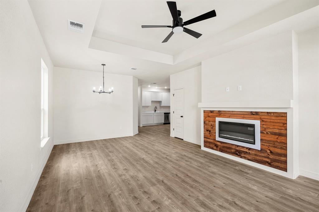 1305 Lone Pine Way Property Photo 5