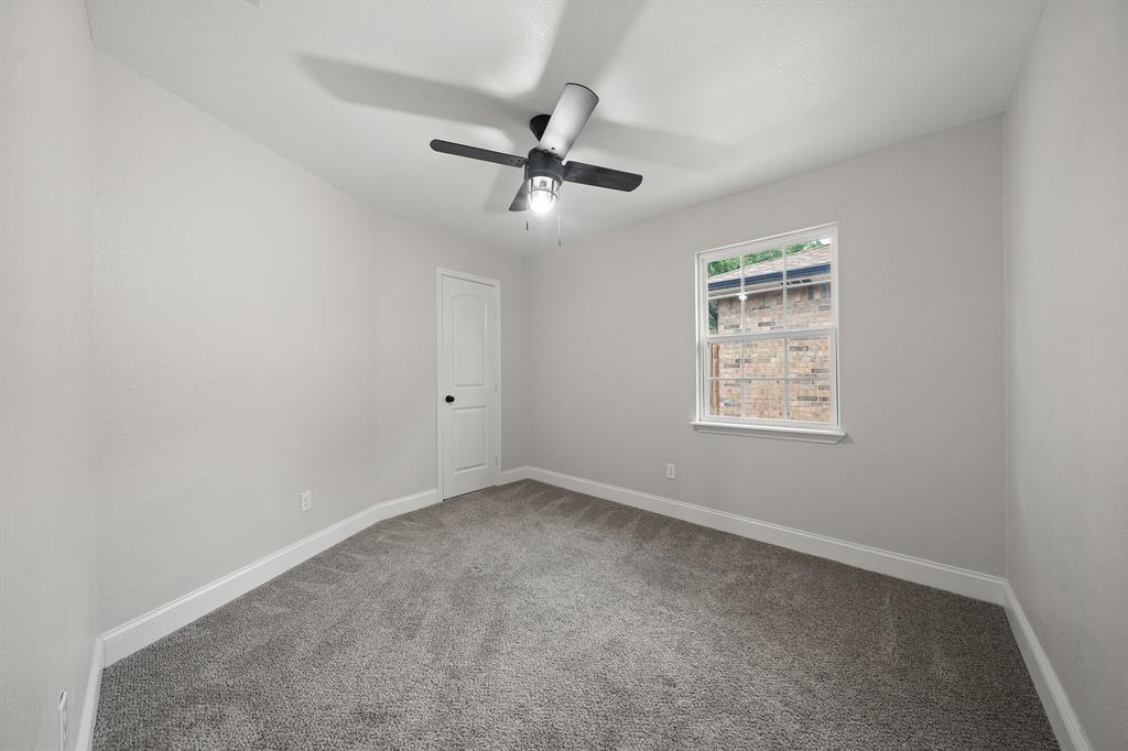 310 Valley Spring Drive Property Photo 18