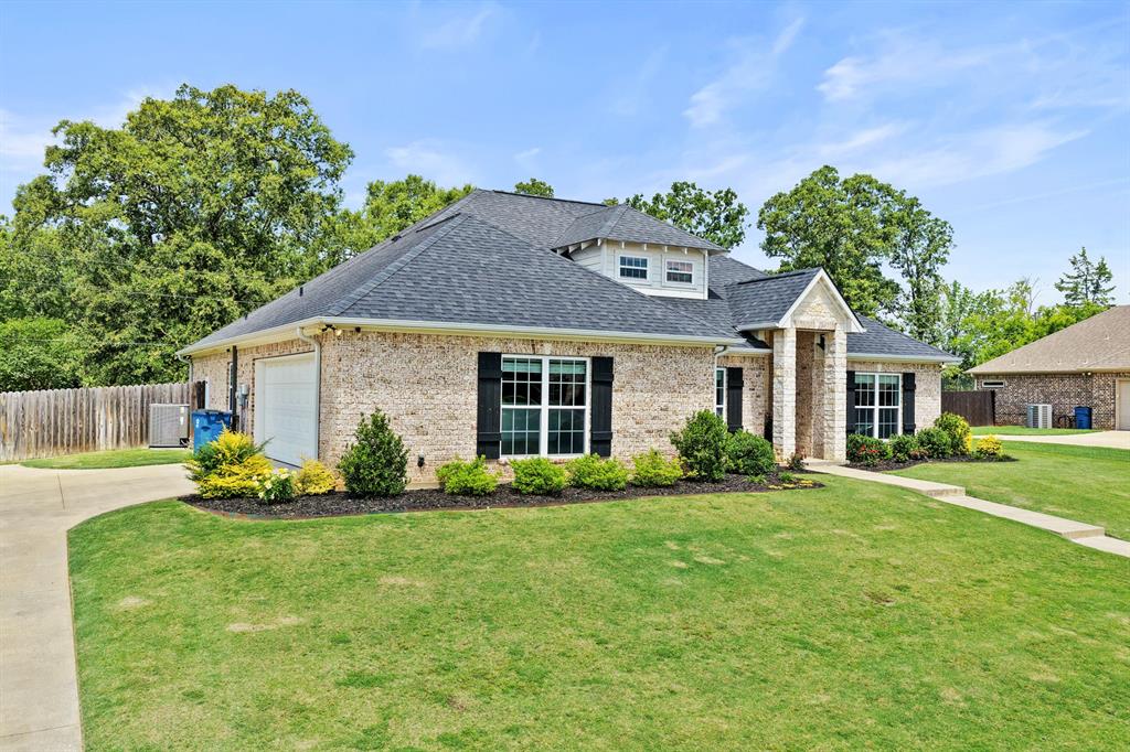 2729 Stone Briar Property Photo 3