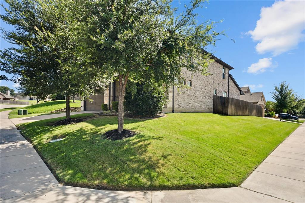 2202 Blue Harbor Way Property Photo 3