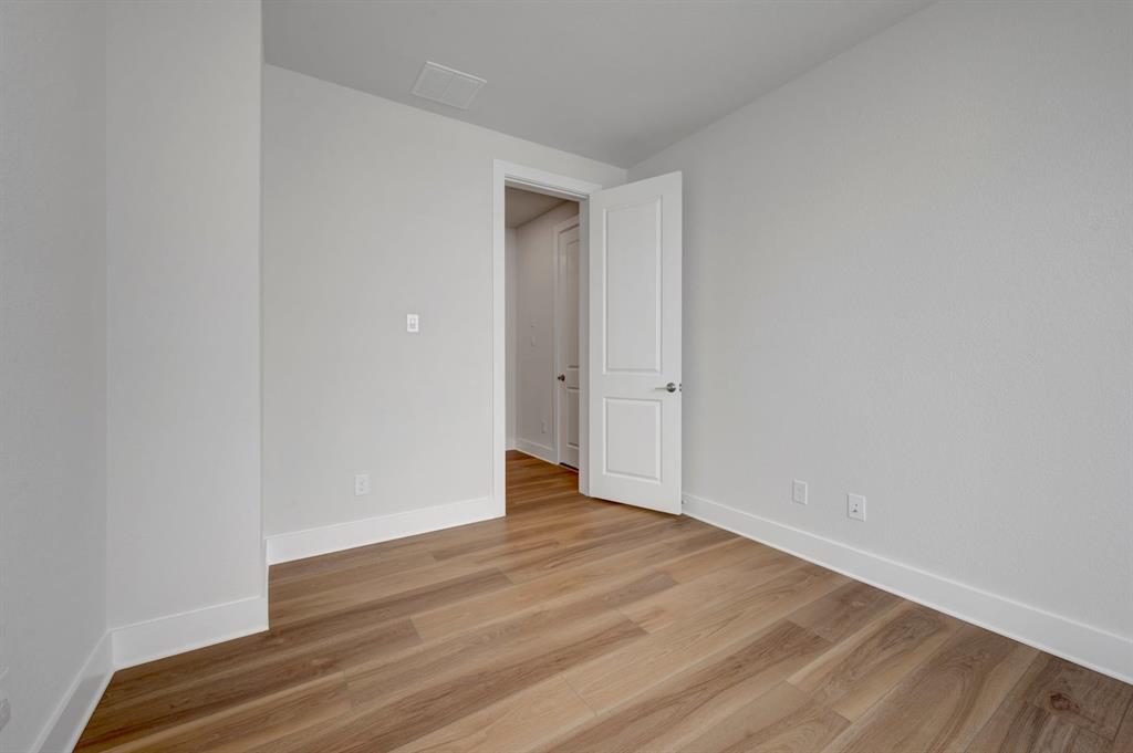 11736 Edgewood Drive Property Photo 13