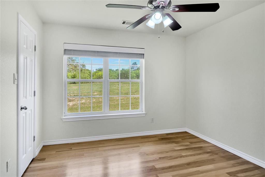 1633 Fm-3136 Property Photo 3