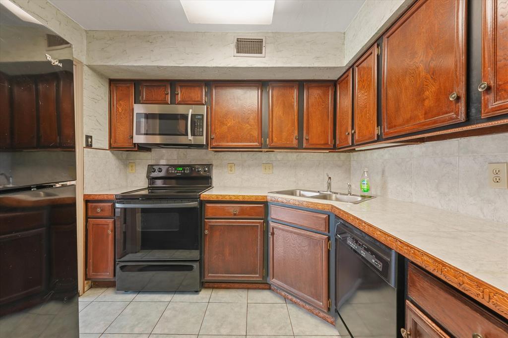 15151 Berry Trail 1404 Property Photo 15
