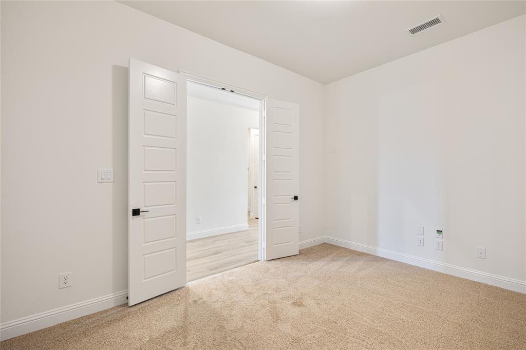 2804 Manchester Court Property Photo 13