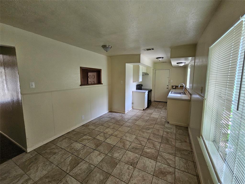 1621 E Park Boulevard Property Photo 6