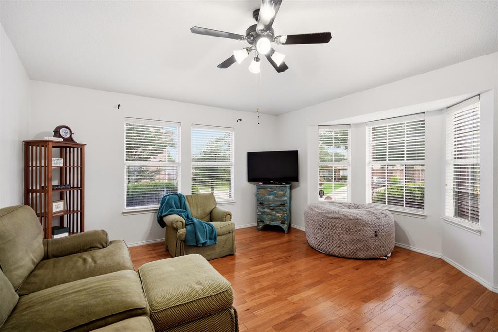 1213 Hampton Drive Property Photo 3