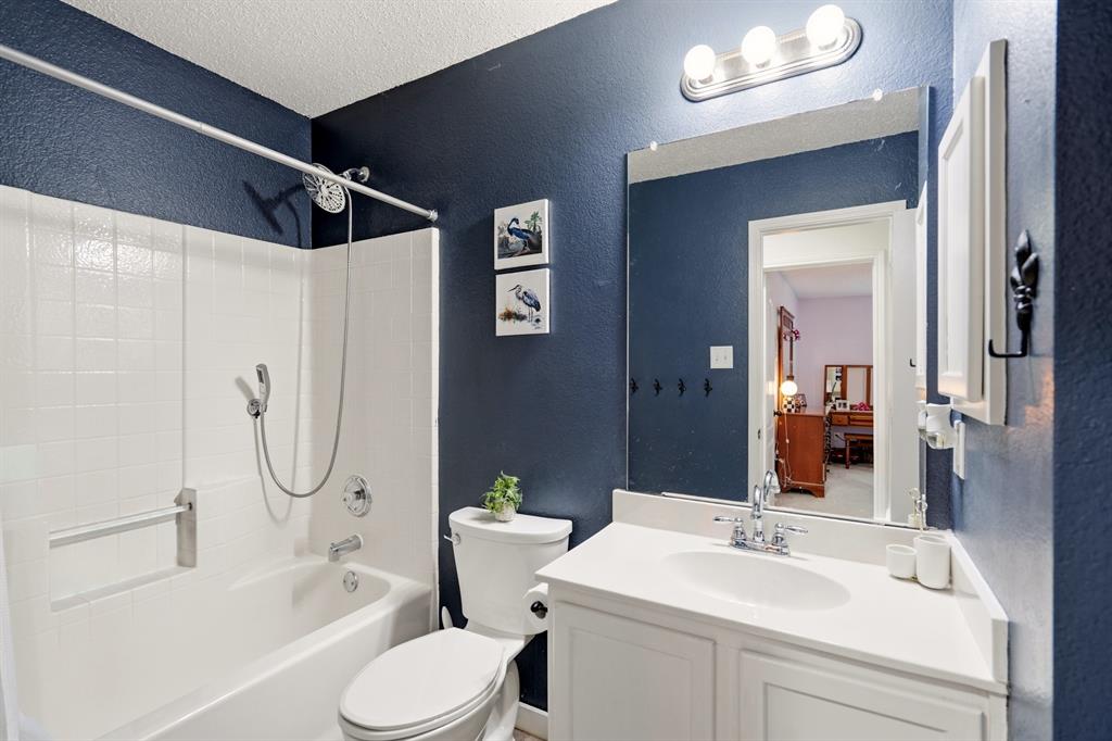 1213 Hampton Drive Property Photo 5