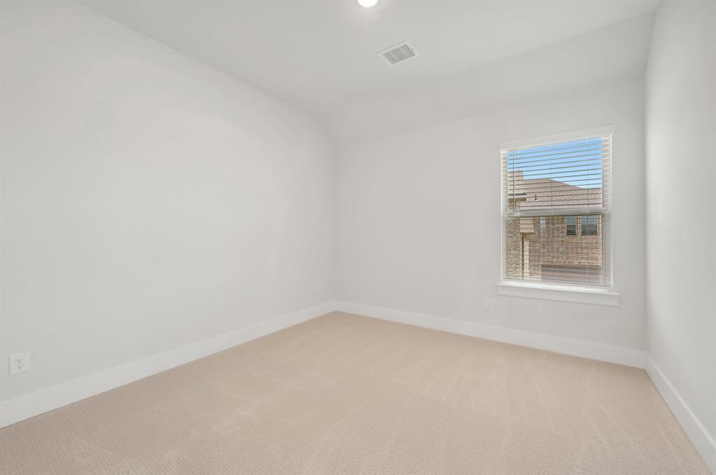 2704 Stowe Place Property Photo 2