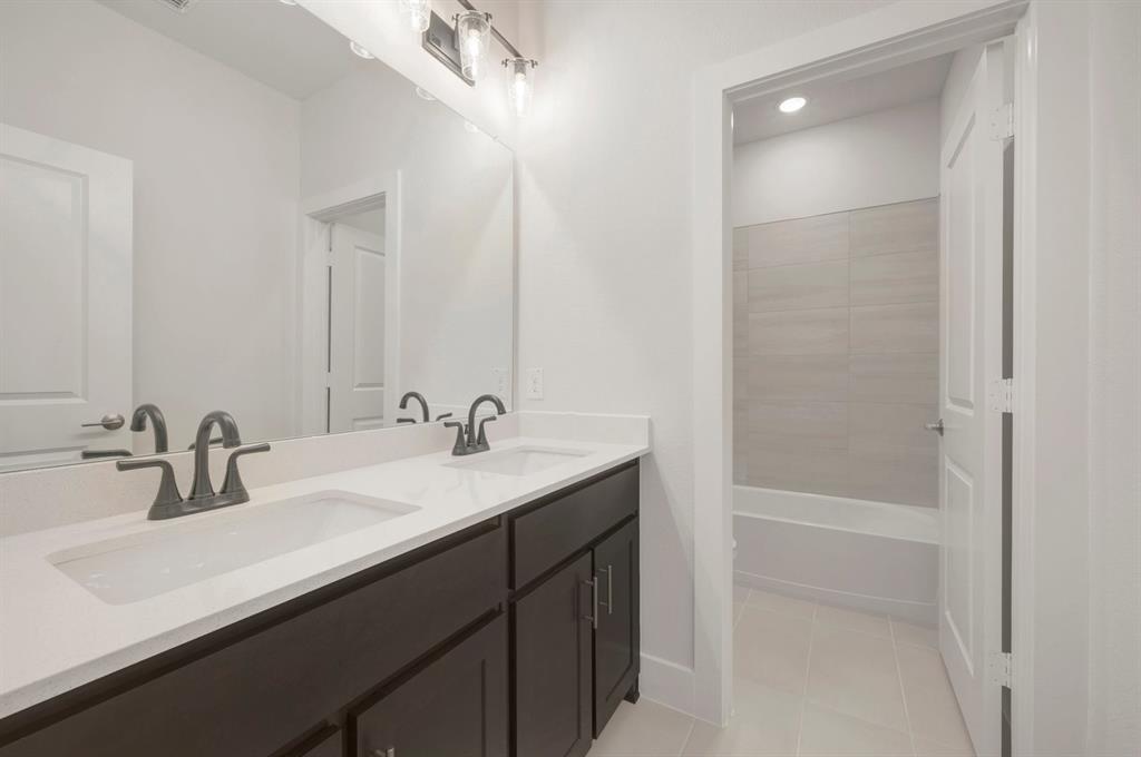 2704 Stowe Place Property Photo 4