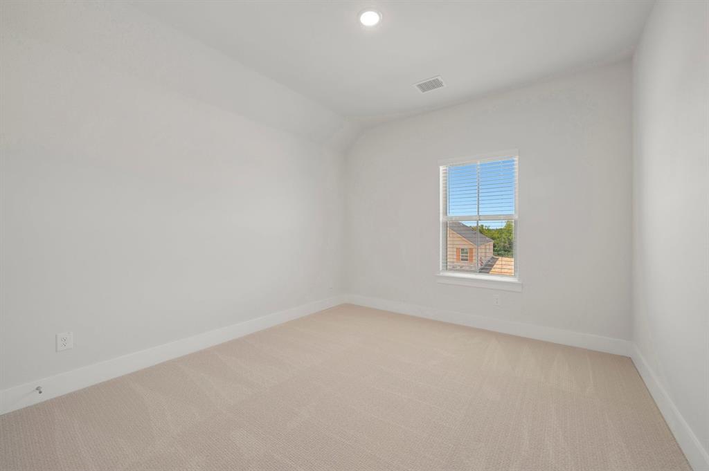 2704 Stowe Place Property Photo 13