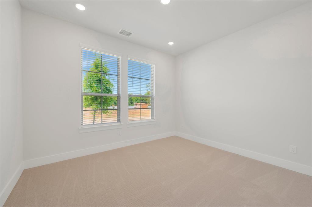 2704 Stowe Place Property Photo 18