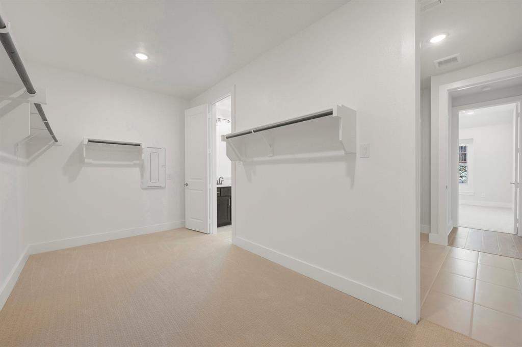 2704 Stowe Place Property Photo 32