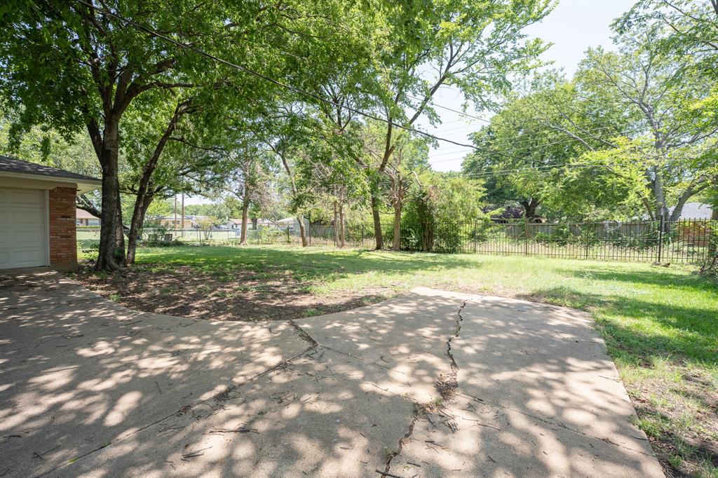 614 N Young Boulevard Property Photo 2