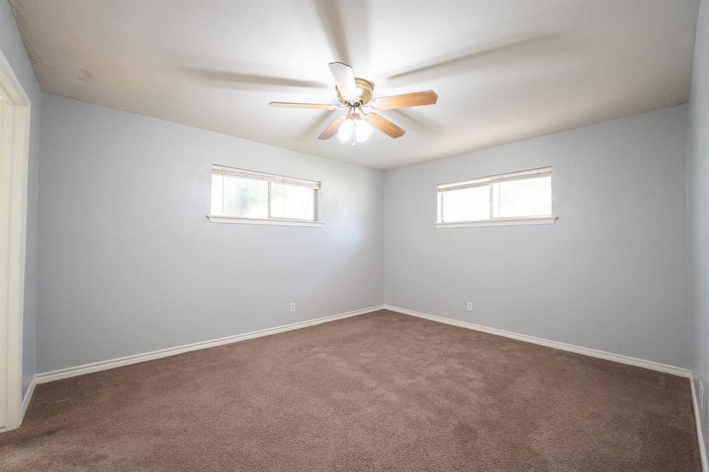 614 N Young Boulevard Property Photo 3