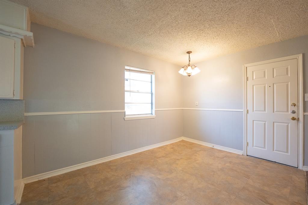 614 N Young Boulevard Property Photo 6