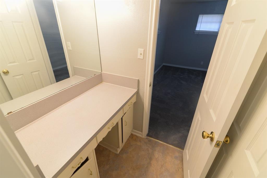 614 N Young Boulevard Property Photo 10