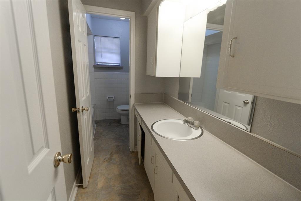 614 N Young Boulevard Property Photo 12
