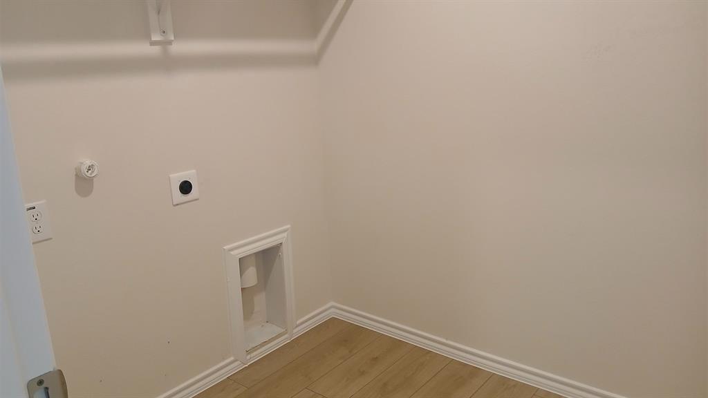 220 Whispering Pine Drive Property Photo 3
