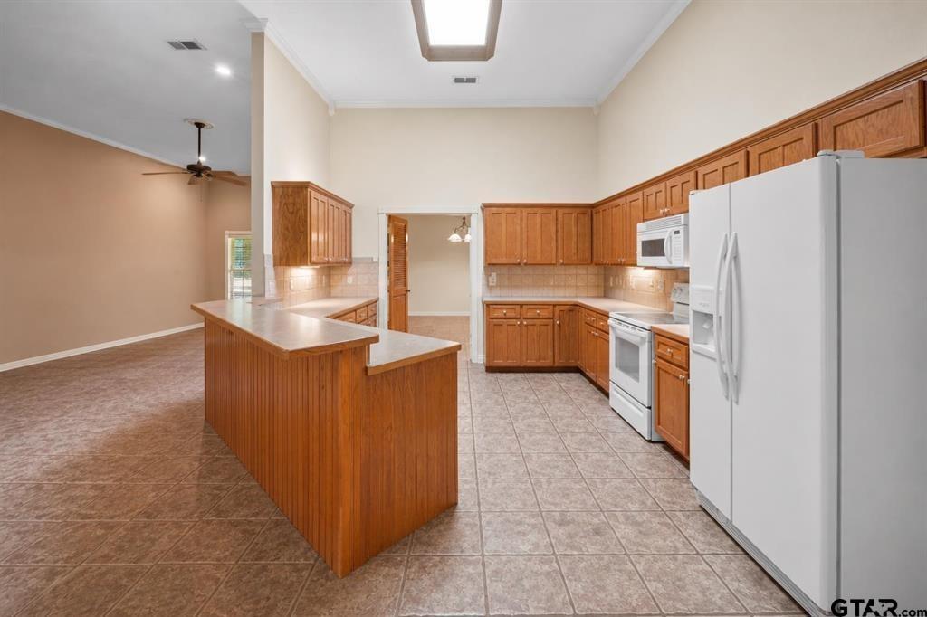 630 County Road 3608 Property Photo 37