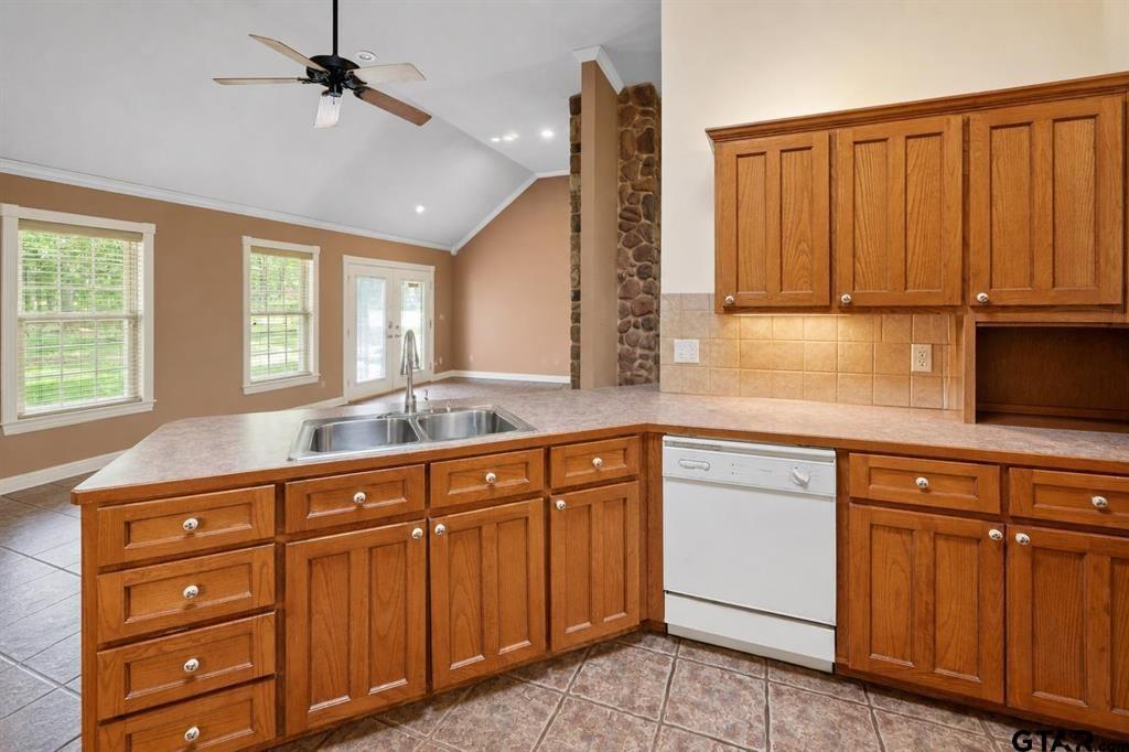 630 County Road 3608 Property Photo 38