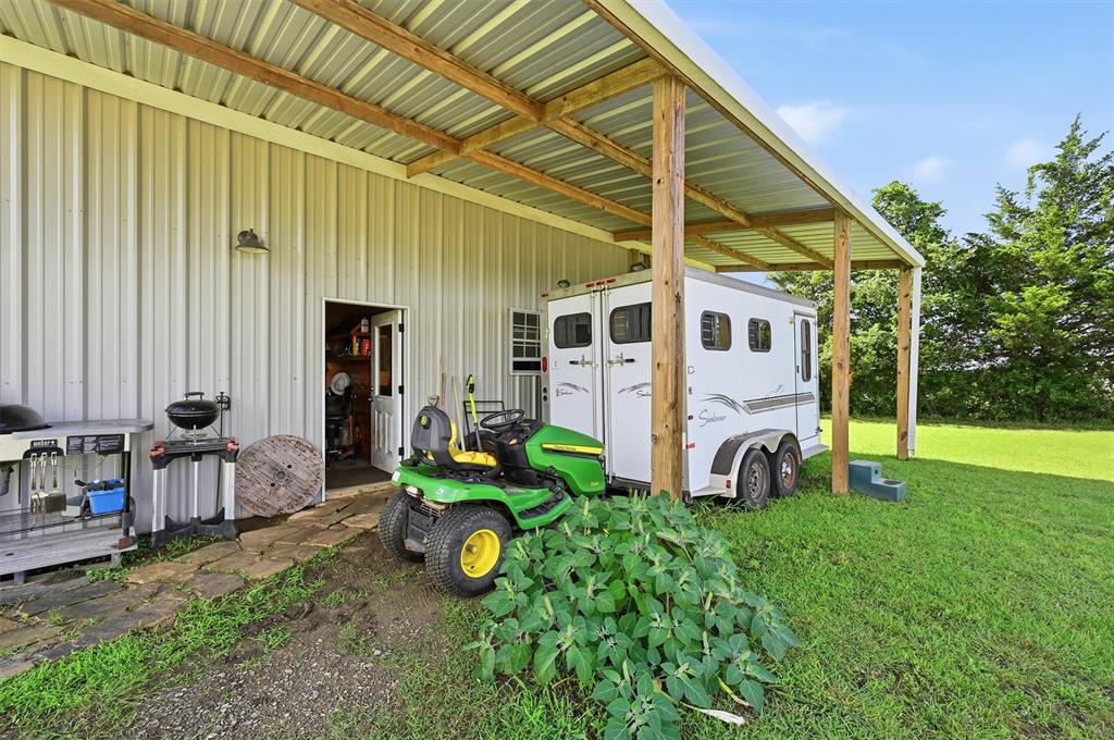 872 County Road 4244 Property Photo 33