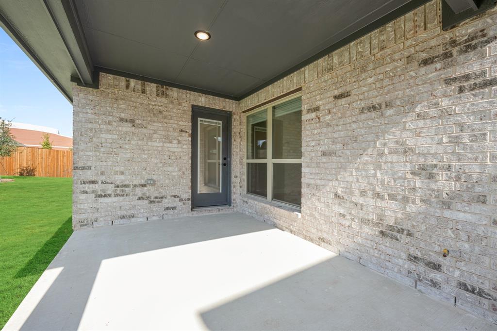 909 Firewood Way Property Photo 32