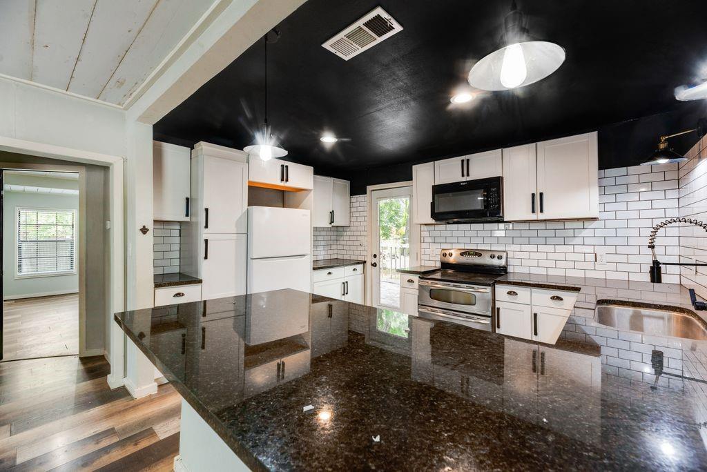 4419 Lawnview Avenue Property Photo 4