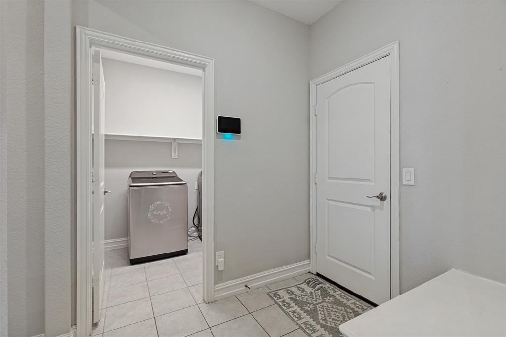 1005 Pinnacle Breeze Drive Property Photo 12