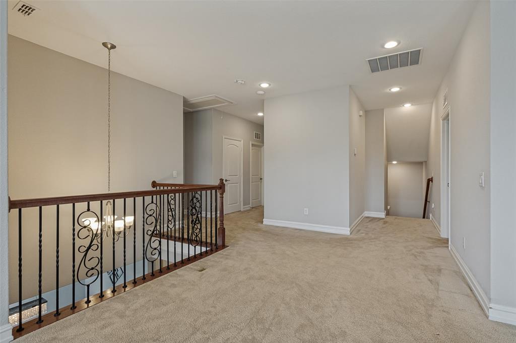 1005 Pinnacle Breeze Drive Property Photo 14