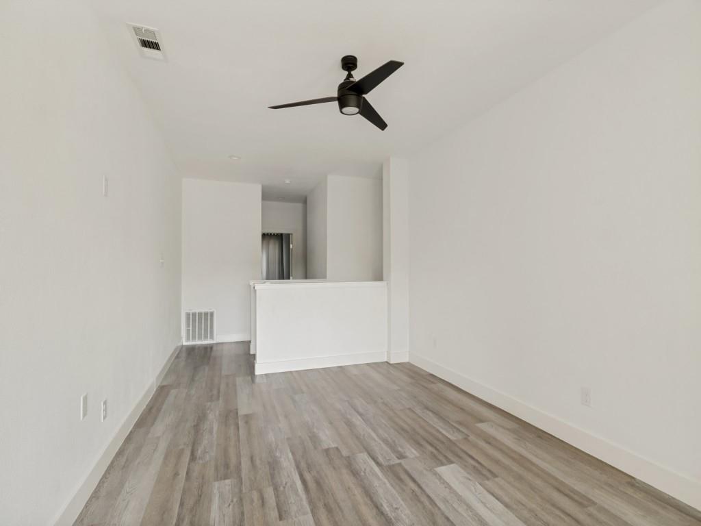 9495 Timberleaf Drive Property Photo 11